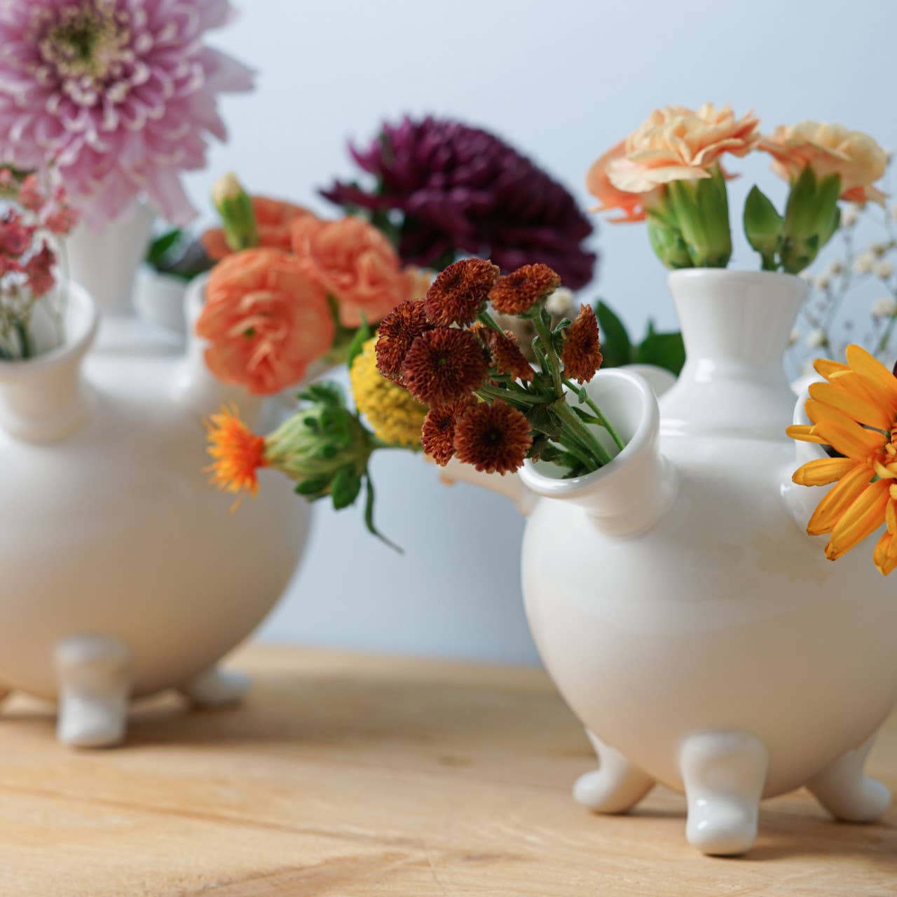 Tulip vase on legs White small