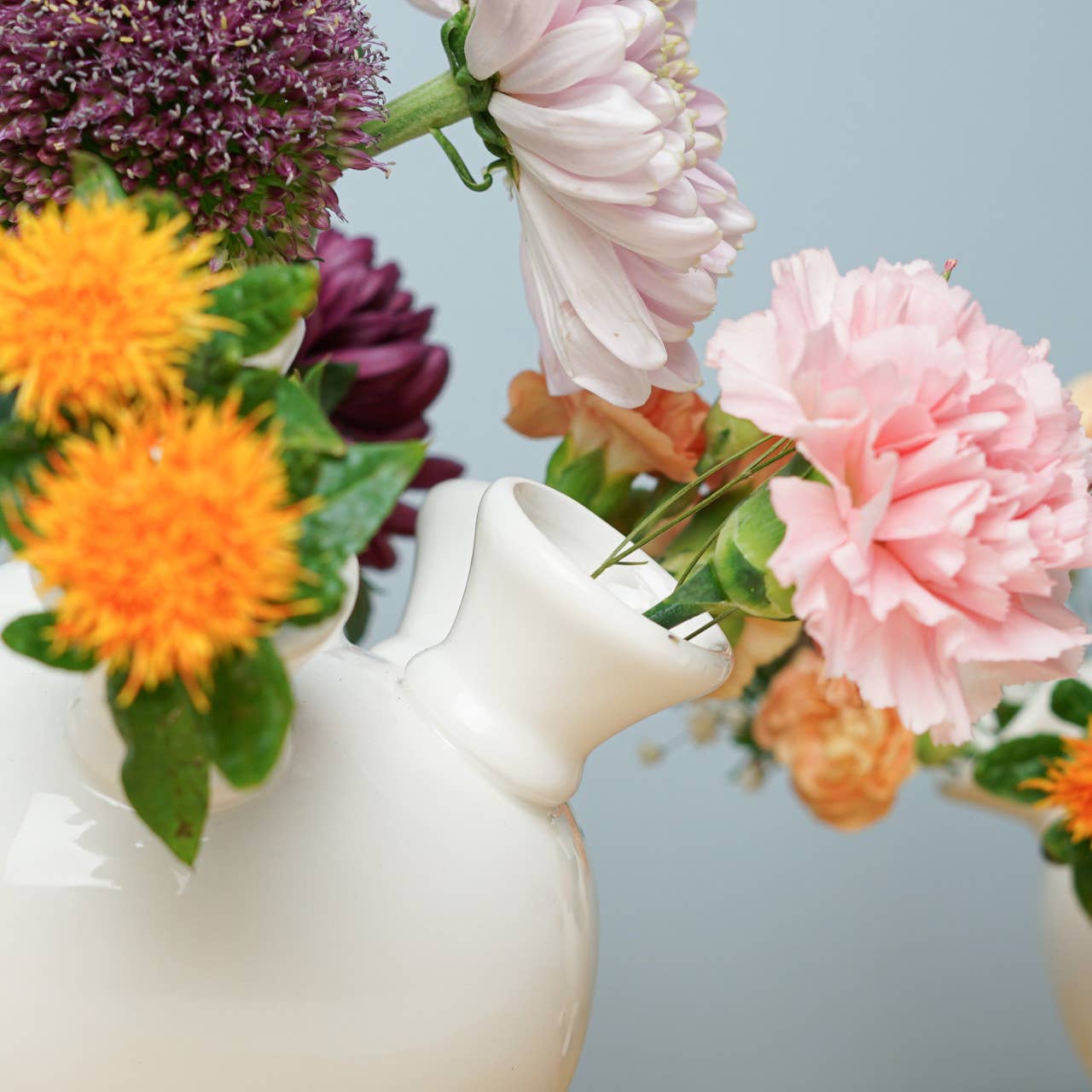 Tulip vase on legs White small